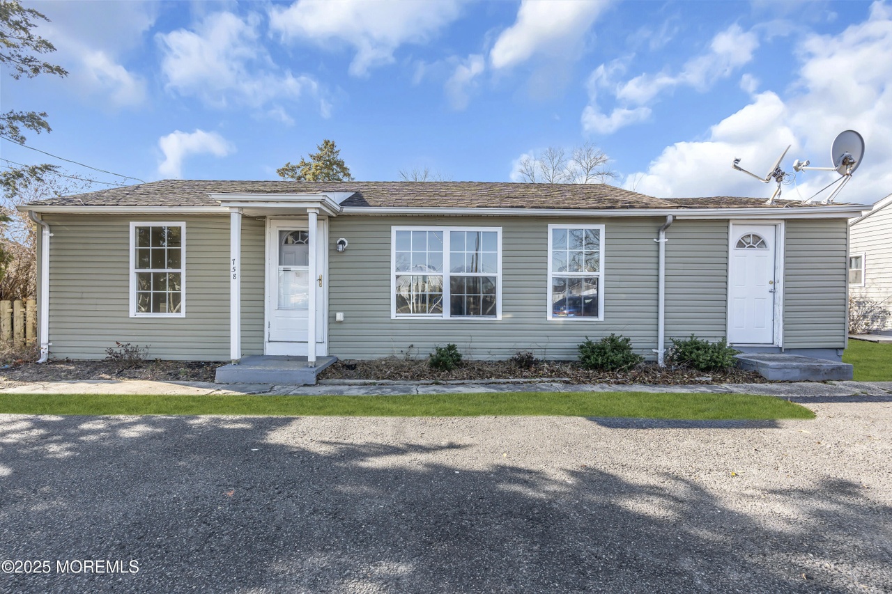 758 Fischer Boulevard